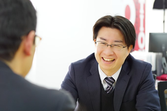 企画営業の業務風景