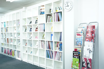 企画営業の業務風景